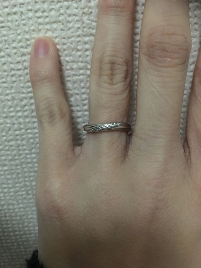 ダイヤがキラキラして小さいながら存在感あり！