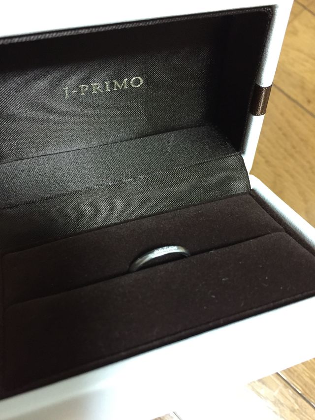 箱もお互いのイニシャルをいれてくれて、可愛い箱です。