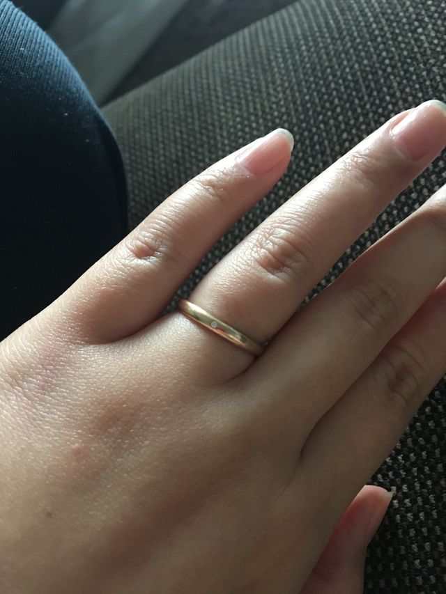 肌馴染みの良い色で木目調になっているのが特徴です。