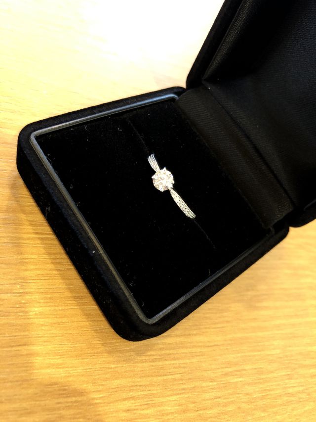 購入した婚約指輪です。