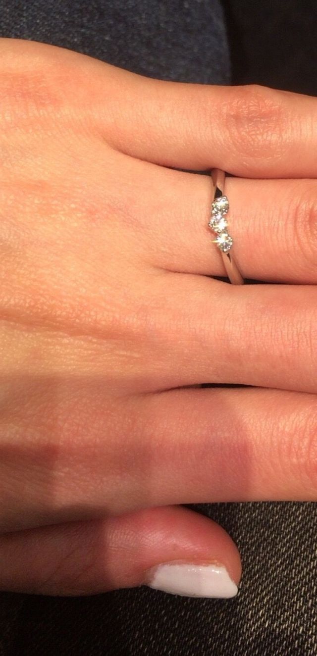 流星にちなんだ3つ、過去.現在.未来を表す3つのダイヤモンド