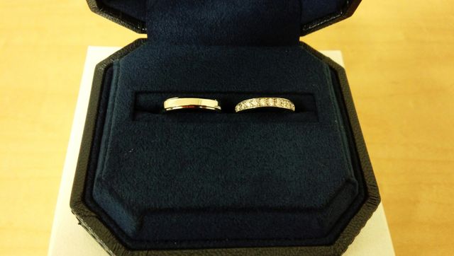 旦那さんはシンプルなリング。私はハーフエタニティ。