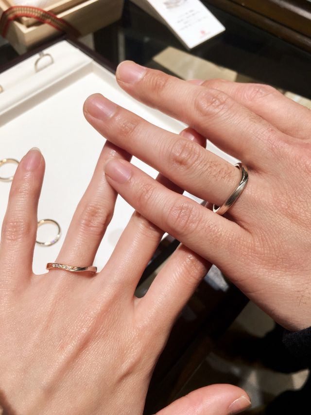 幅細め、緩いV字