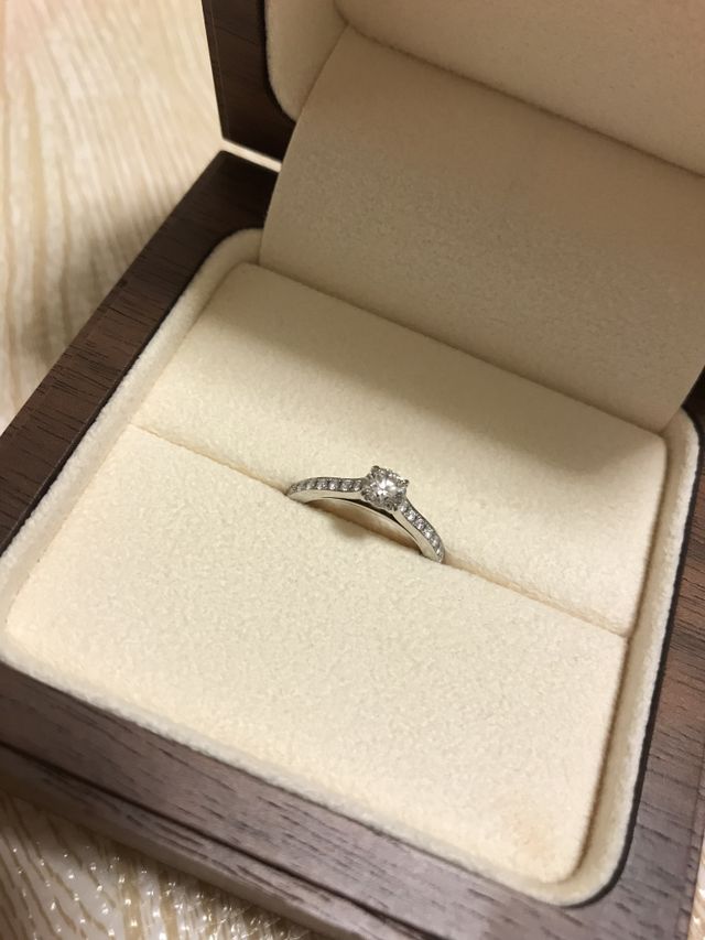 義理の母の婚約指輪のダイヤをもらって作りました。