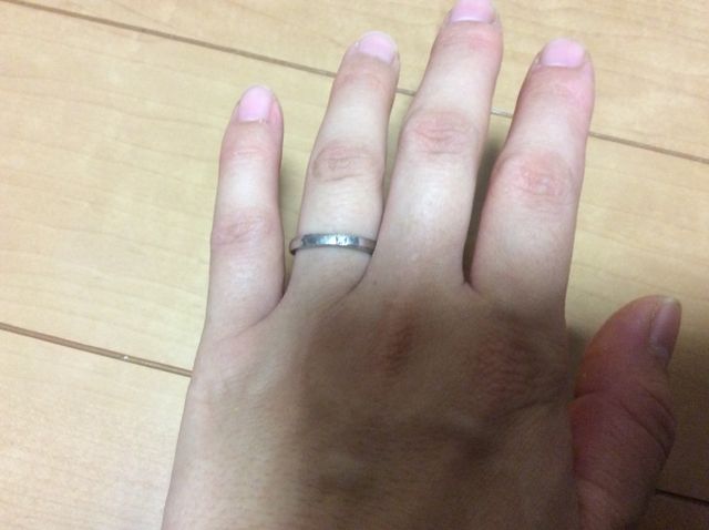 折り合いが合うというデザインの指輪です。