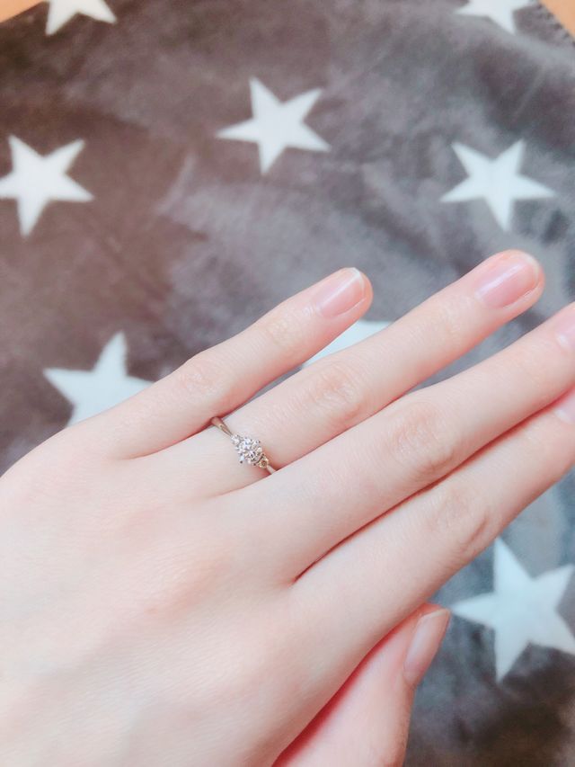 シンプルなデザインでダイヤもキラキラしていて綺麗