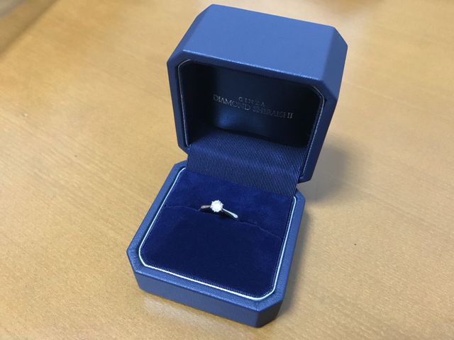 初の店頭で指輪探し。当日に購入しました。