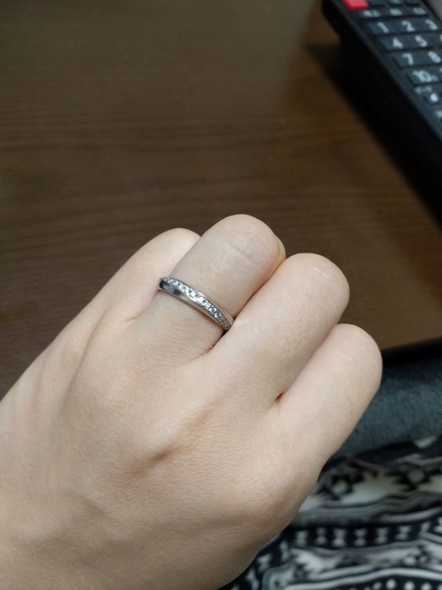 プラチナです。とても華やかです。