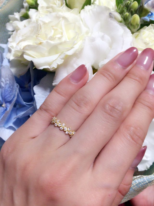 左手薬指に。7号着用