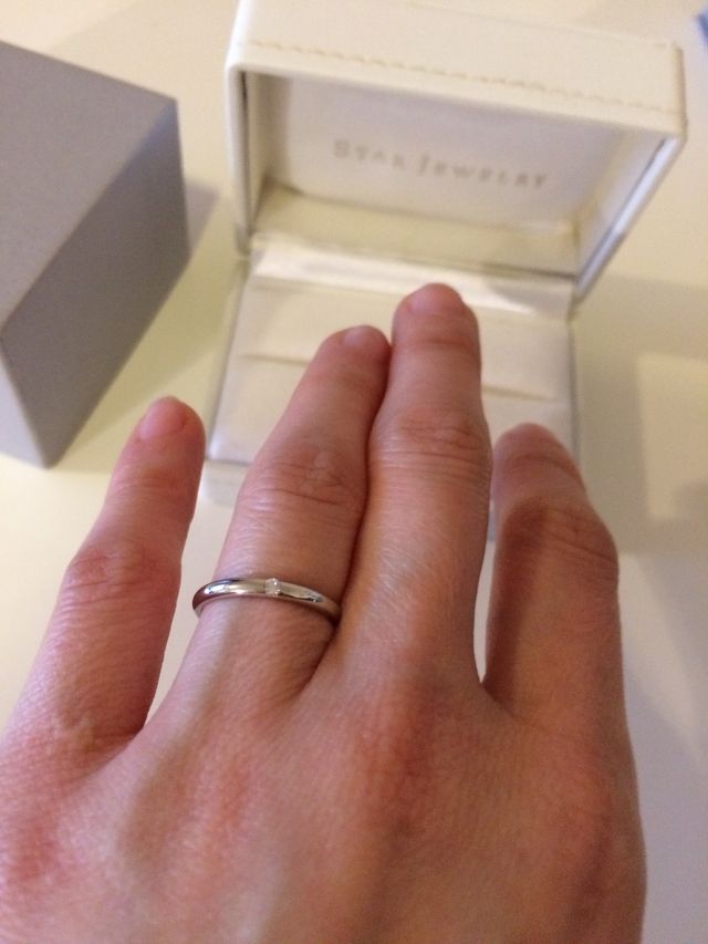 0.03カラットのダイヤ入りです。