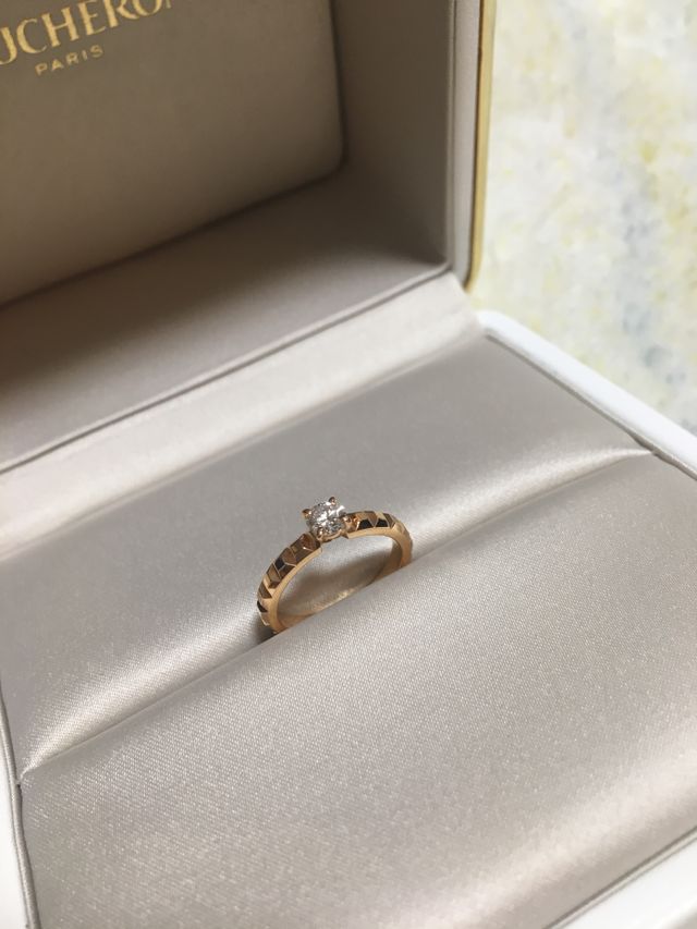 ピンクゴールドです。