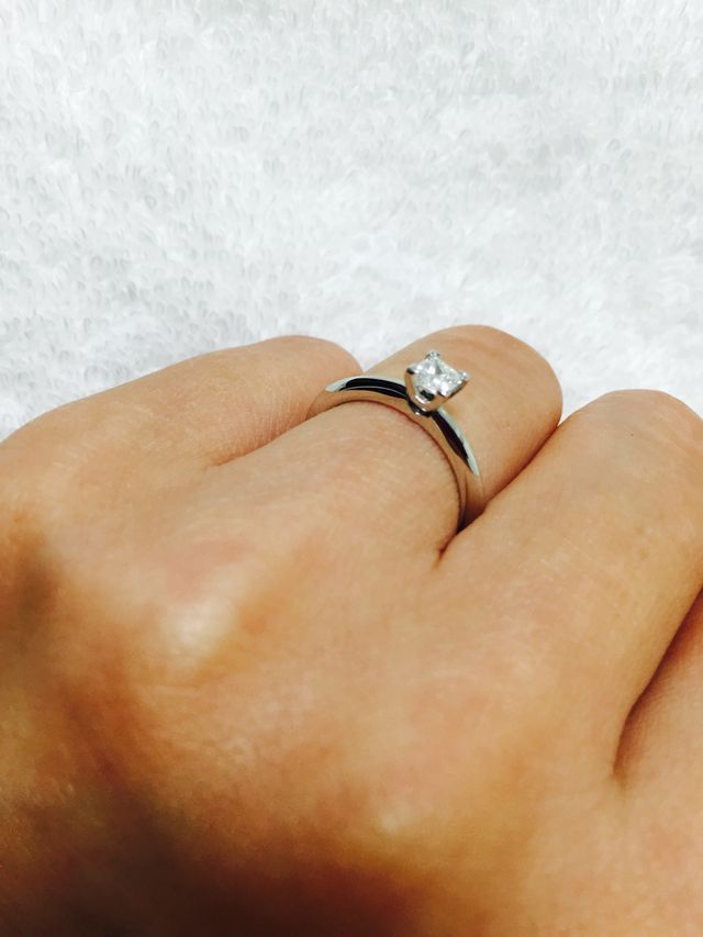 スクエアカットのダイヤです