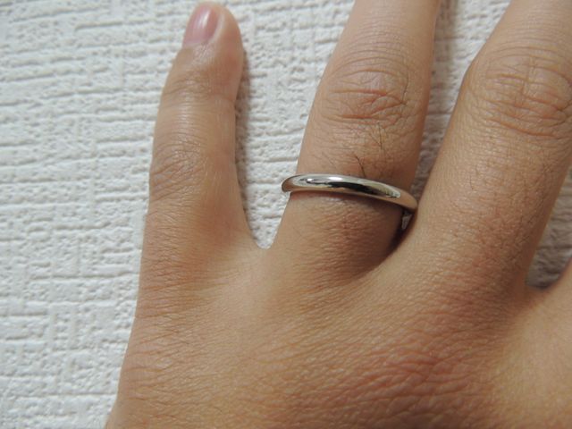 指輪の太さは男性のなかでは最も細いものにした。