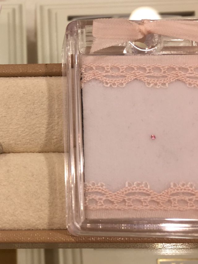 直接選ばせてもらったピンクダイヤモンドです。