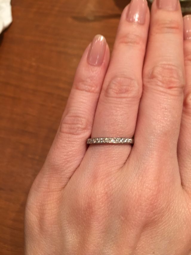 婚約指輪はハーフエタニティリングにしました。