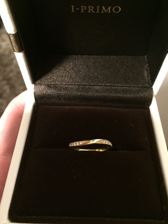 色はゴールドです