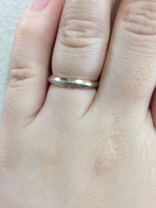ピンクゴールドとシルバーのリングです