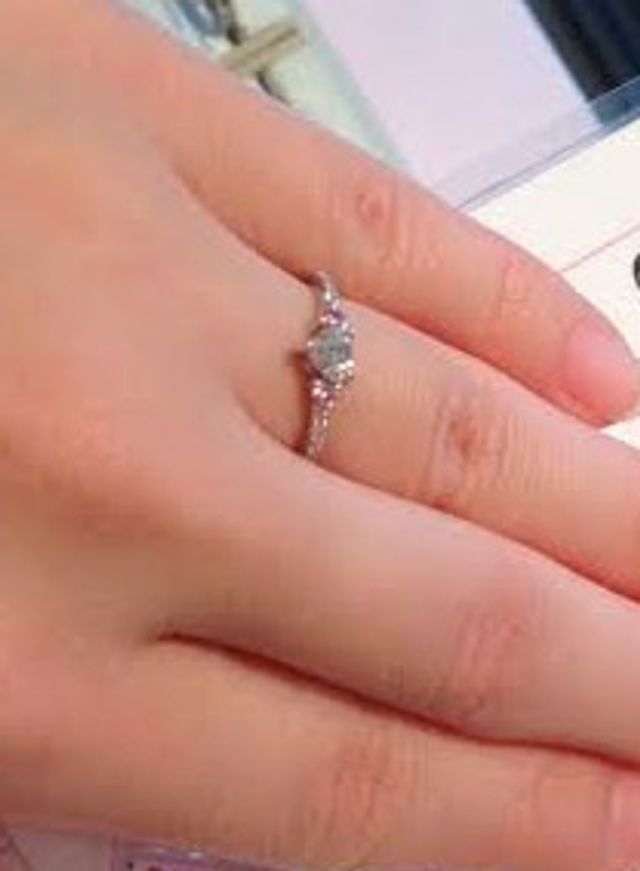 ジュエリーツツミで試着時の様子