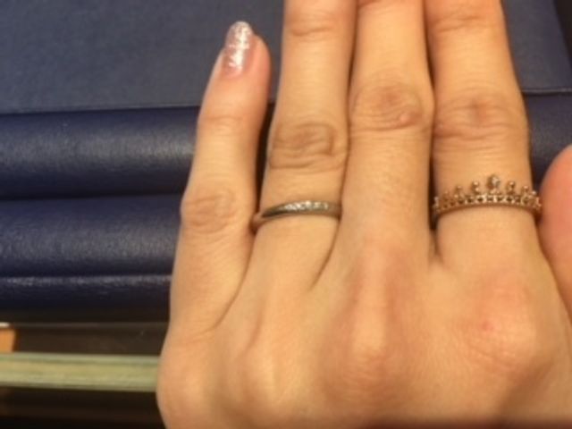 ダイアモンドが散りばめられたリング