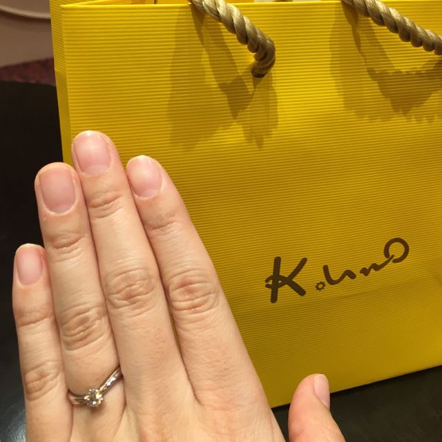 ピンクゴールドとプラチナ。片方にピンクゴールドのミル打ち