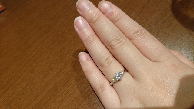 ３石で華やかです。