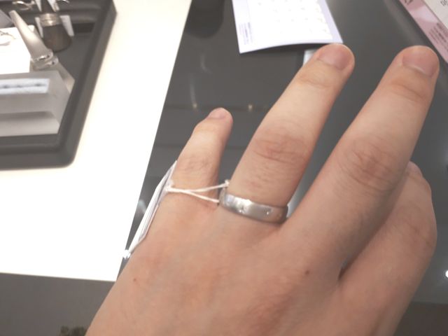 雪の結晶が彫刻されたリングです！