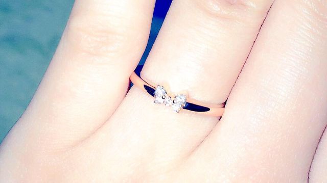 指輪をはめた時