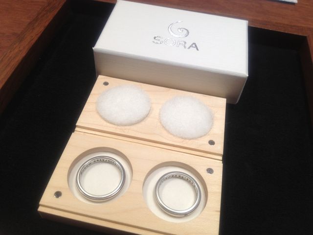 結婚指輪はSORAオリジナルの木箱に入れてもらえます。
