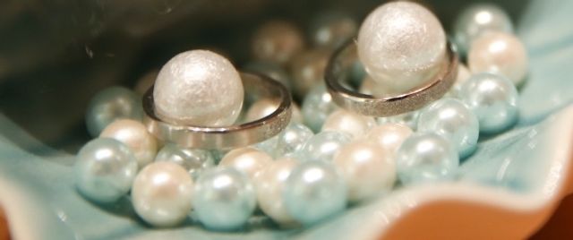 右がダイヤモンドダスト加工。左がマット素材の指輪になります。