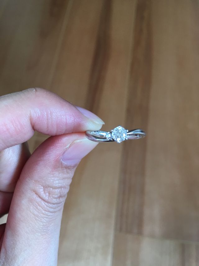 メインダイヤとサイドダイヤの2石