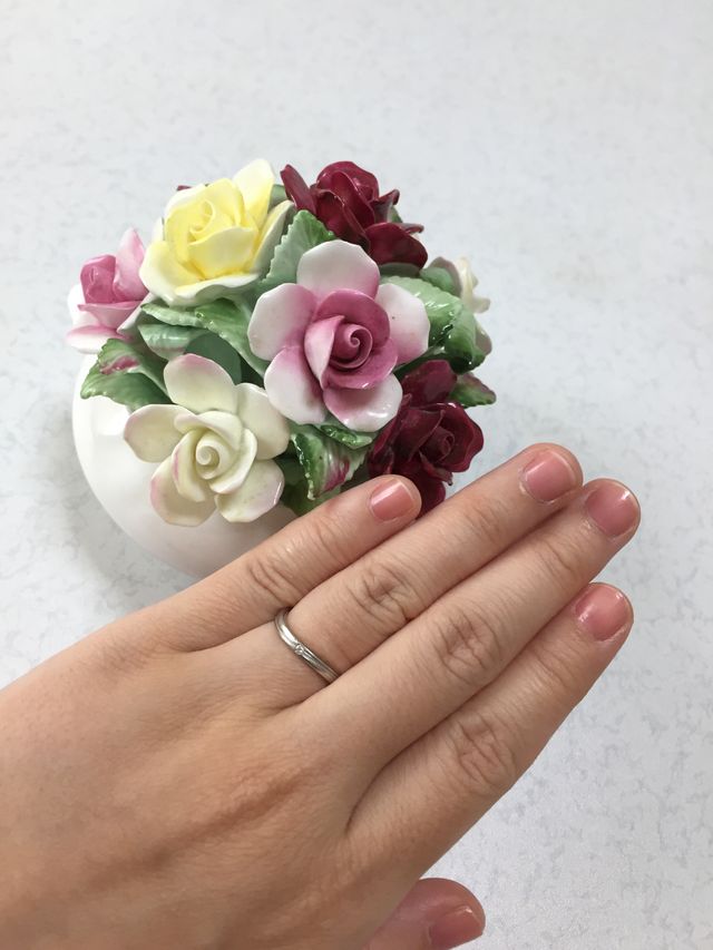 アンフィトリテの女性ものです。色はプラチナです。