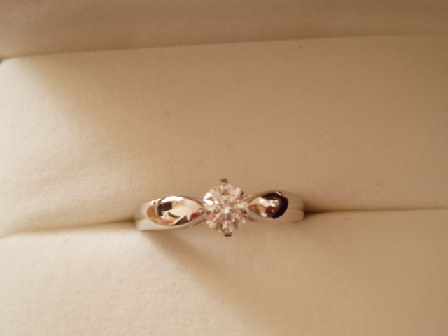 立体的に見えるのにフラットで普段使いしやすく気に入ってます♪