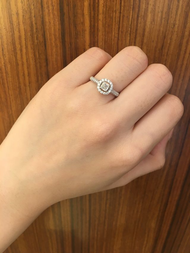 華やかで豪華なデザインに惚れました(^ ^)