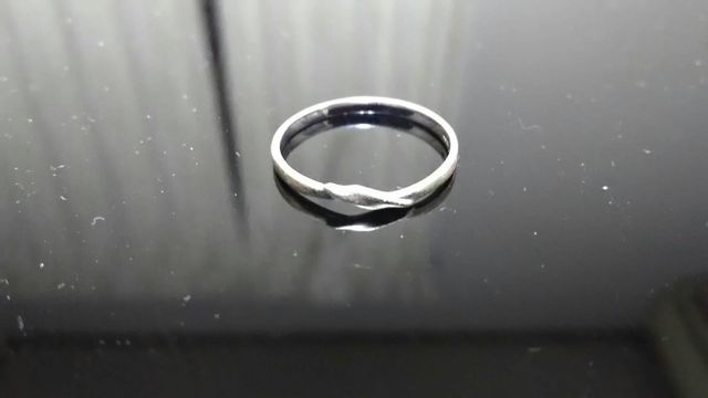 シンプルで仕事にも邪魔にならず好きです。