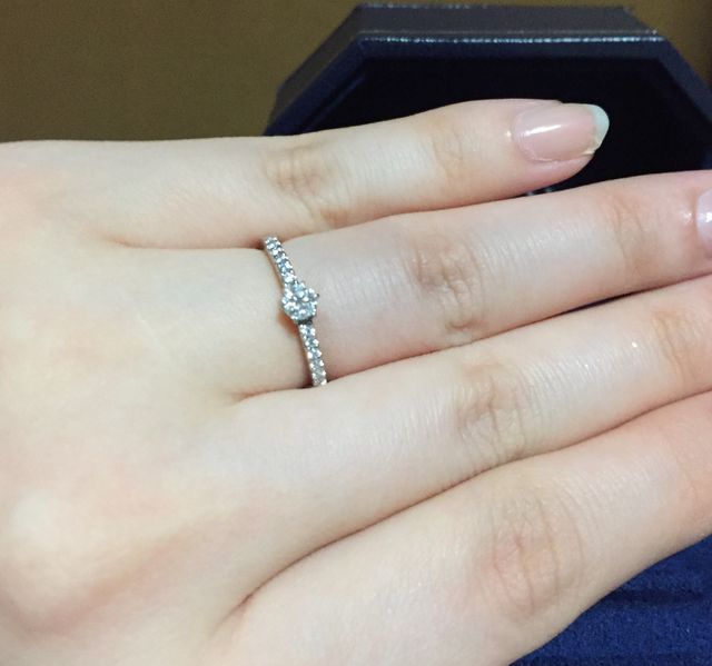 婚約指輪です