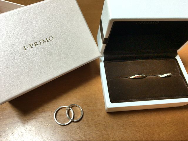 箱に入っているのが購入したものです。