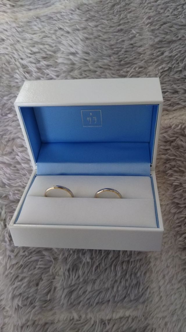 銅で作られていますが、18金シルバーの見ためです