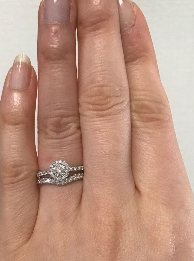 婚約指輪と結婚指輪の重ね付け