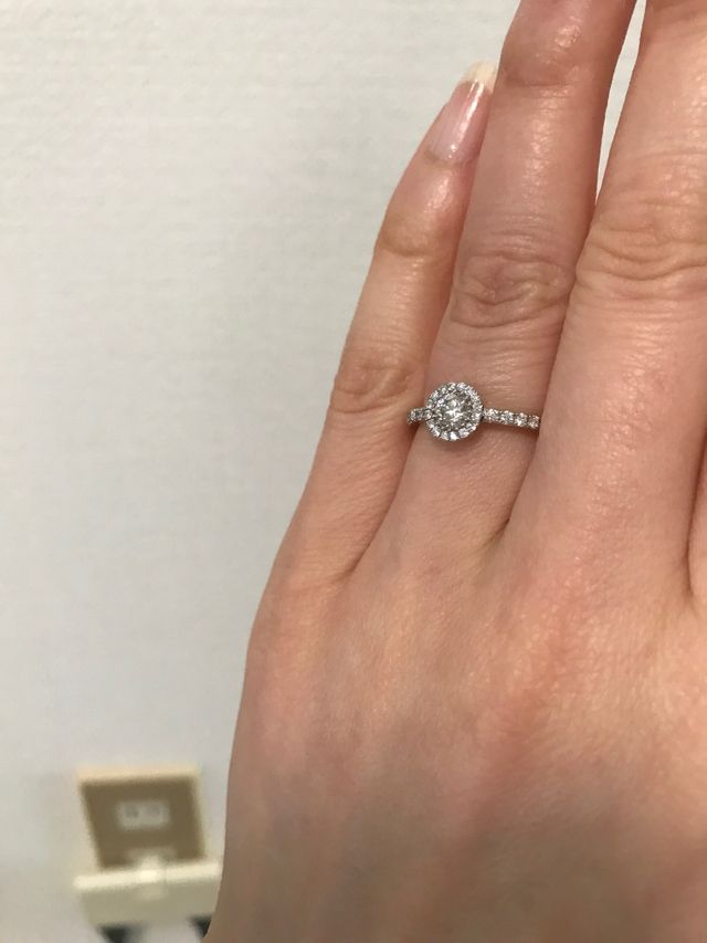 婚約指輪のみ（斜めから）