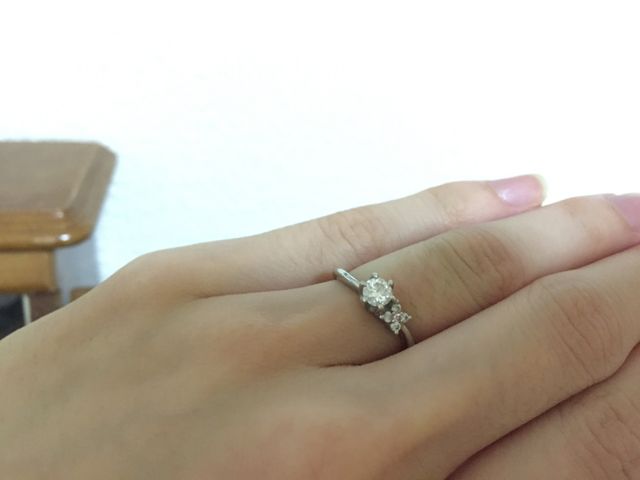 自分で選んで買ってもらったお気に入りの婚約指輪です