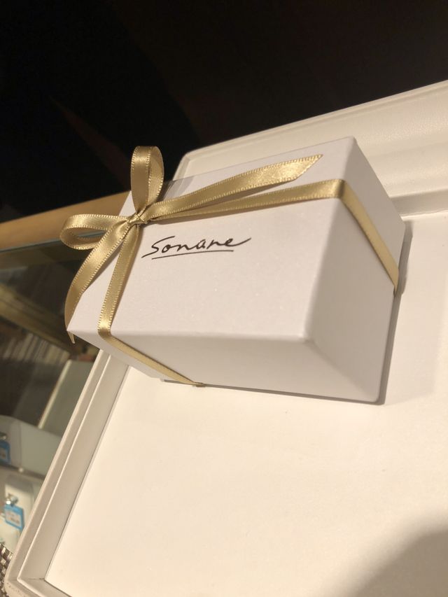 化粧箱。リボンもつけて下さいました。