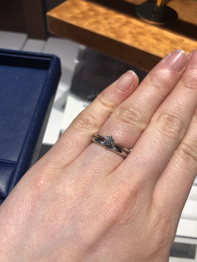 婚約指輪と結婚指輪をセットで試着しました。
