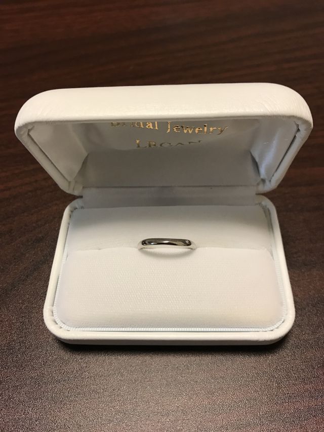 シンプルなデザインで、少しだけウェーブがある。