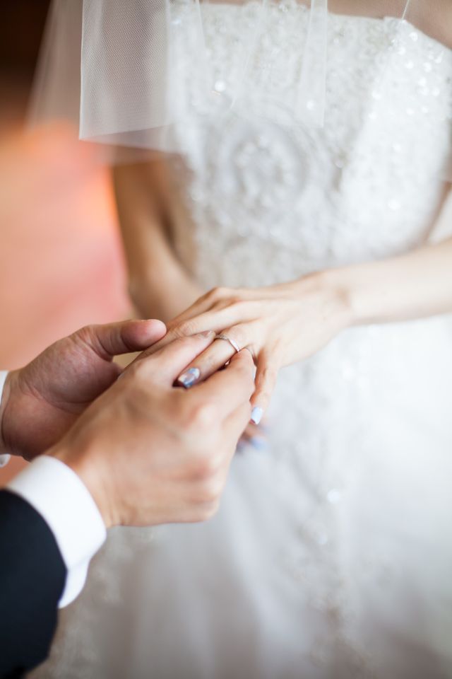 指輪の交換写真です