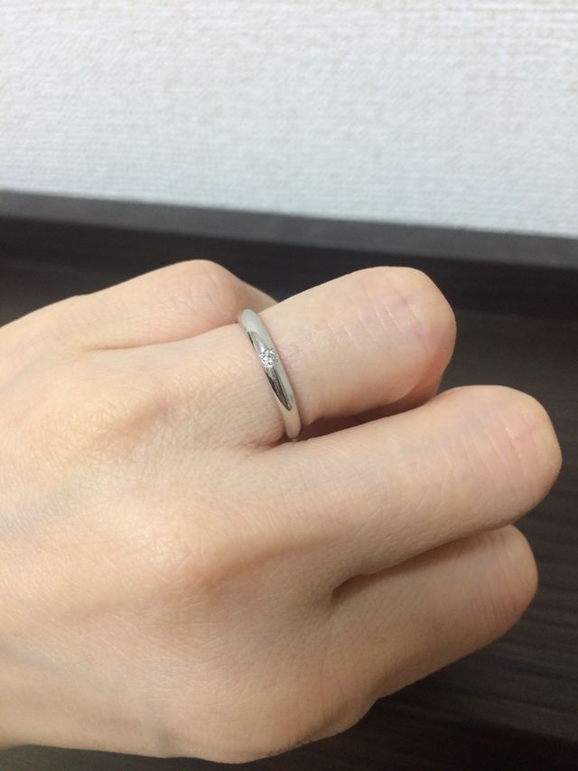 飽きないシンプルなデザインでダイヤ一石です
