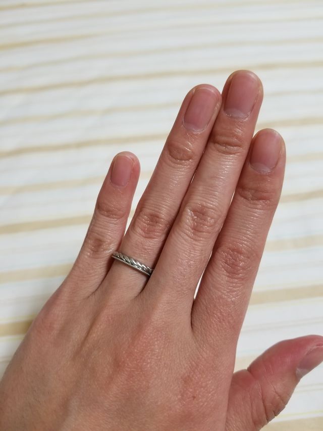 オーダーメイドです。月桂冠のような模様にしてもらいました。