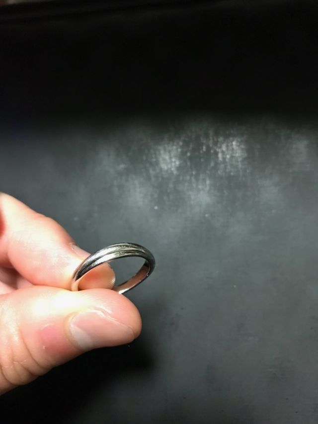 ねじれのような模様になっています。