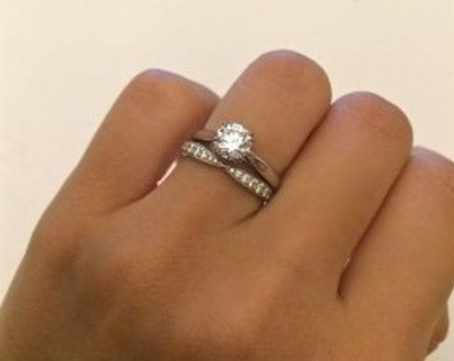画像は婚約指輪です(^^♪