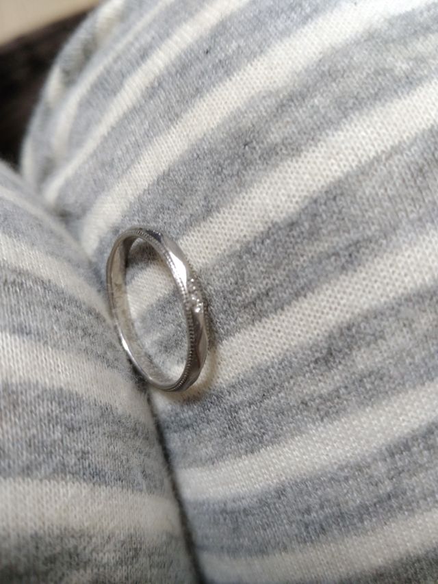 ダイヤがさりげなく入っているところがお気に入りです。