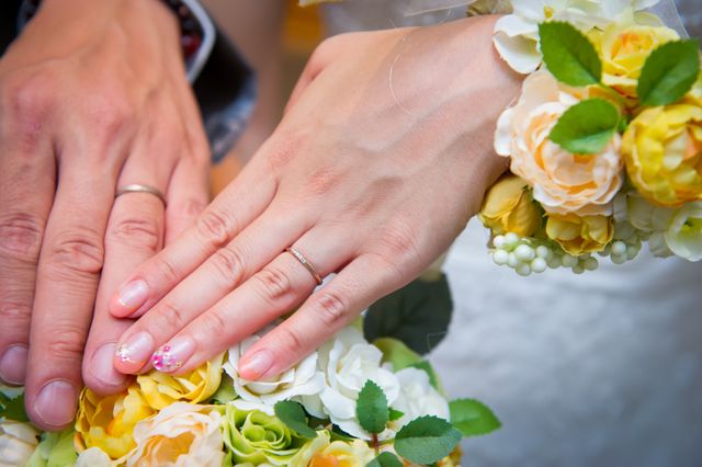 結婚式の時にカメラマンさんに撮ってもらった結婚指輪
